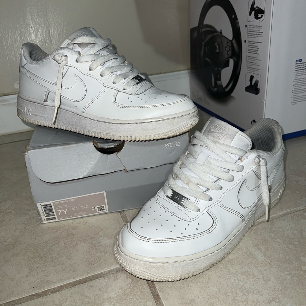 White Nike AF1